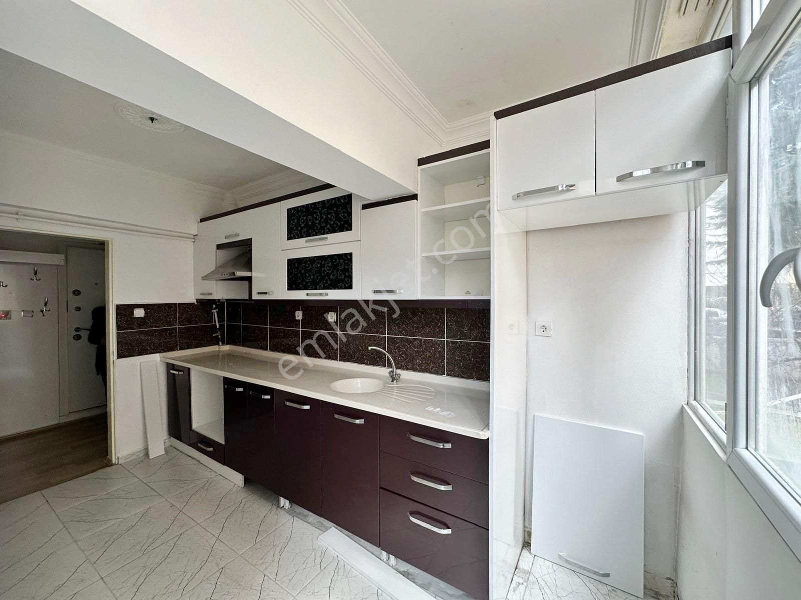 30 Ağustos Mah. Altında Daire Olan Yüksek Giriş Kat 2+1 Satılık Daire - Görsel 3