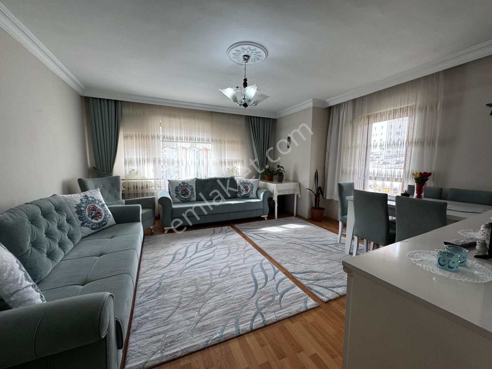 Refiksaydam Cad. Üzeri Merkezde Orta Kat 3+1 Bağımsız Ön Cephe