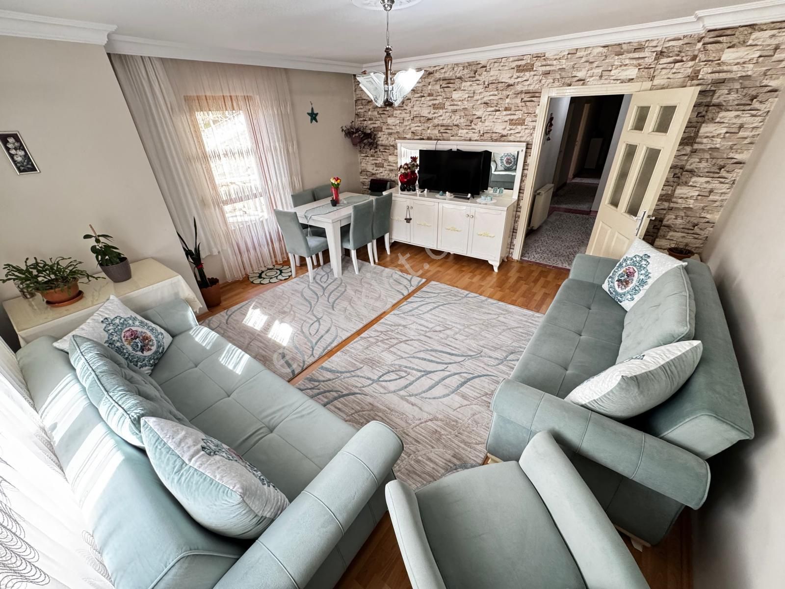 Refiksaydam Cad. Üzeri Merkezde Orta Kat 3+1 Bağımsız Ön Cephe - Görsel 3