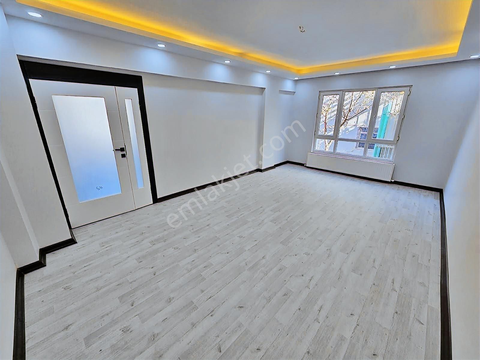 Topçu'da İstasyon Cad. Üzeri 3+1 Ultra Lüks Yapılı Ön Cephe Ev - Görsel 23