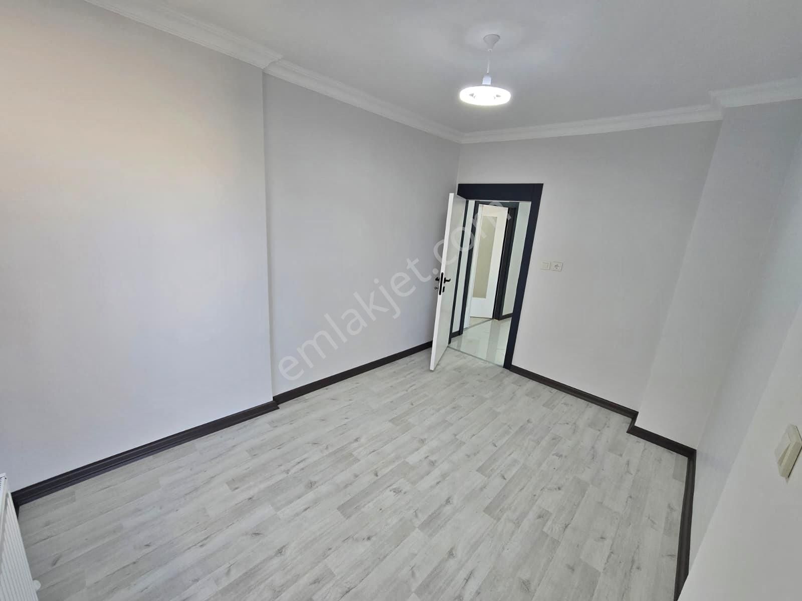 Topçu'da İstasyon Cad. Üzeri 3+1 Ultra Lüks Yapılı Ön Cephe Ev - Görsel 8