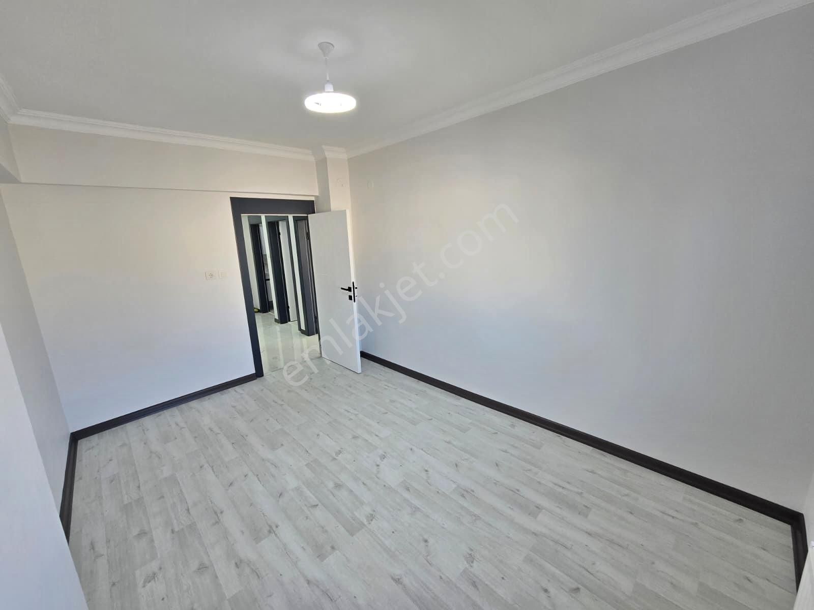 Topçu'da İstasyon Cad. Üzeri 3+1 Ultra Lüks Yapılı Ön Cephe Ev - Görsel 29