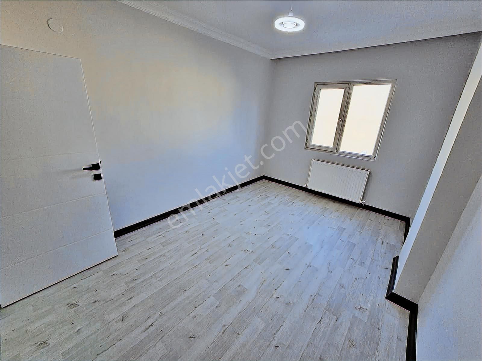 Topçu'da İstasyon Cad. Üzeri 3+1 Ultra Lüks Yapılı Ön Cephe Ev - Görsel 16