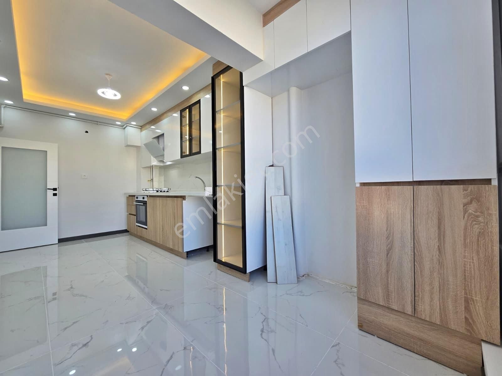 Topçu'da İstasyon Cad. Üzeri 3+1 Ultra Lüks Yapılı Ön Cephe Ev - Görsel 21