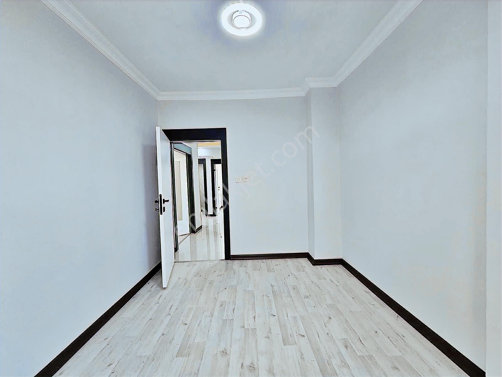 Topçu'da İstasyon Cad. Üzeri 3+1 Ultra Lüks Yapılı Ön Cephe Ev - Görsel 7