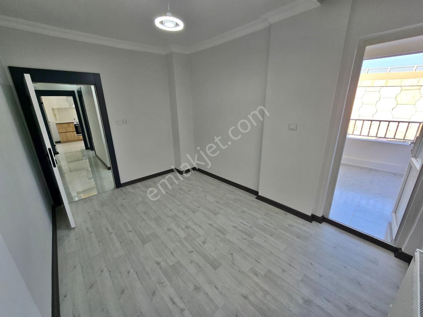 Topçu'da İstasyon Cad. Üzeri 3+1 Ultra Lüks Yapılı Ön Cephe Ev - Görsel 9