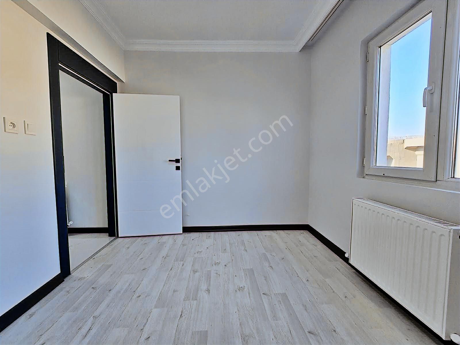 Topçu'da İstasyon Cad. Üzeri 3+1 Ultra Lüks Yapılı Ön Cephe Ev - Görsel 27