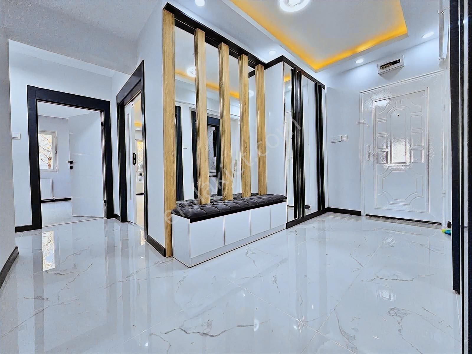 Topçu'da İstasyon Cad. Üzeri 3+1 Ultra Lüks Yapılı Ön Cephe Ev - Görsel 33