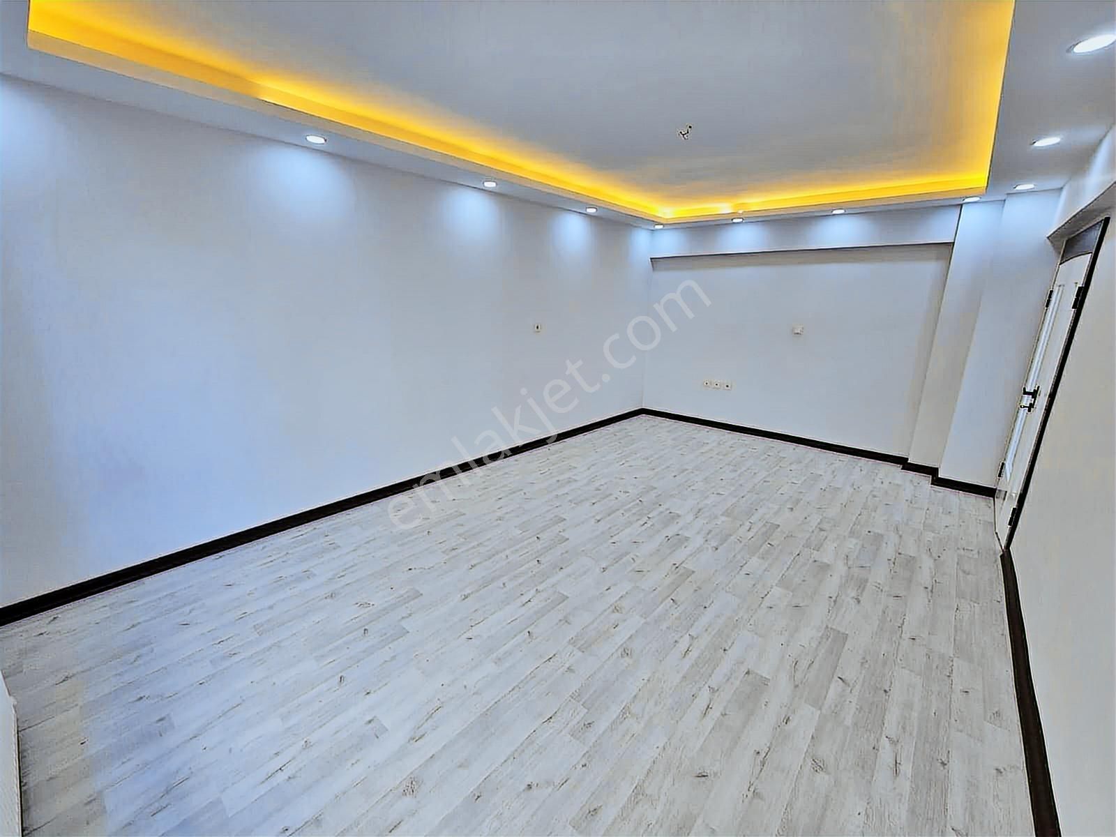 Topçu'da İstasyon Cad. Üzeri 3+1 Ultra Lüks Yapılı Ön Cephe Ev - Görsel 12