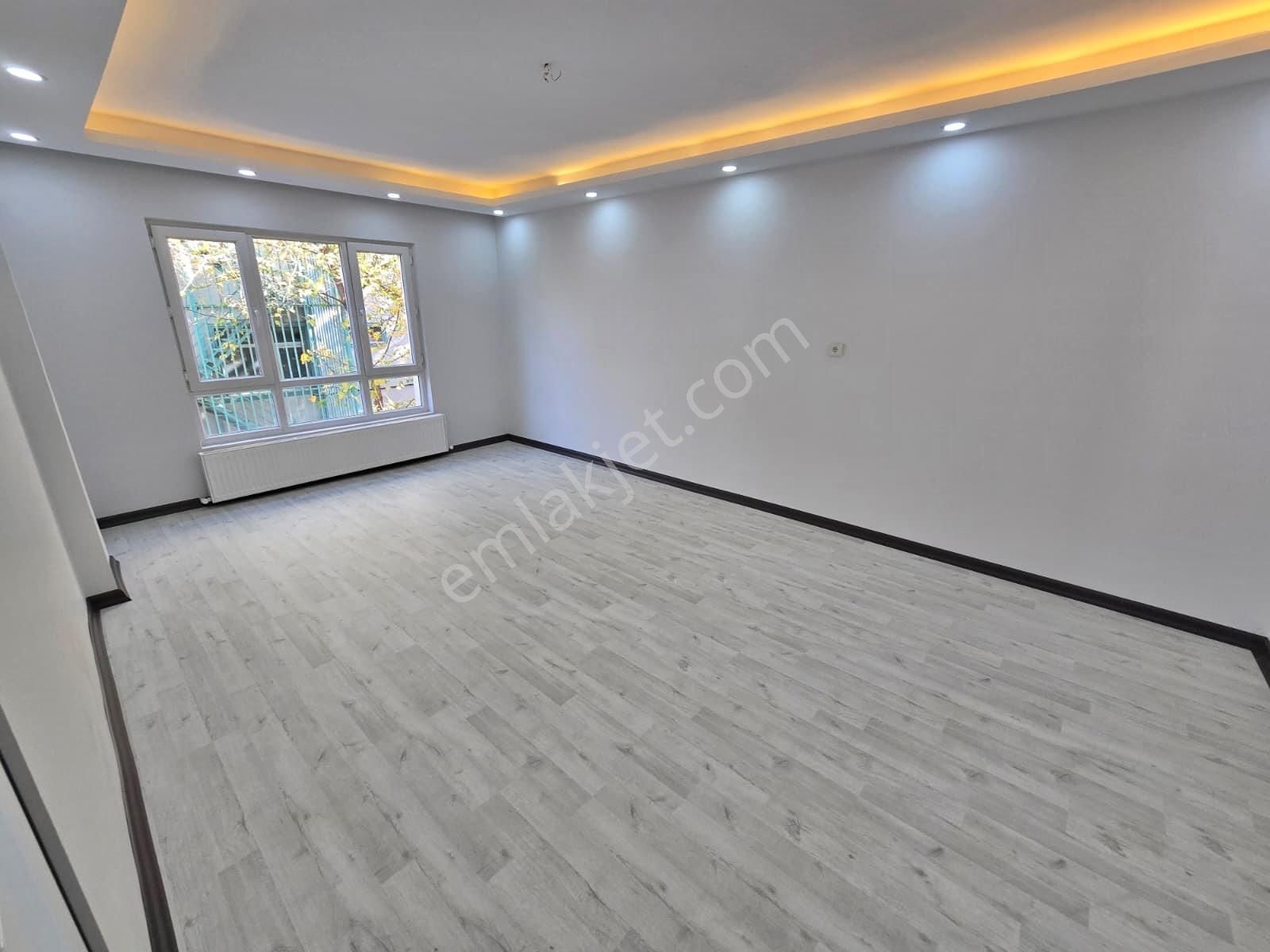 Topçu'da İstasyon Cad. Üzeri 3+1 Ultra Lüks Yapılı Ön Cephe Ev - Görsel 5