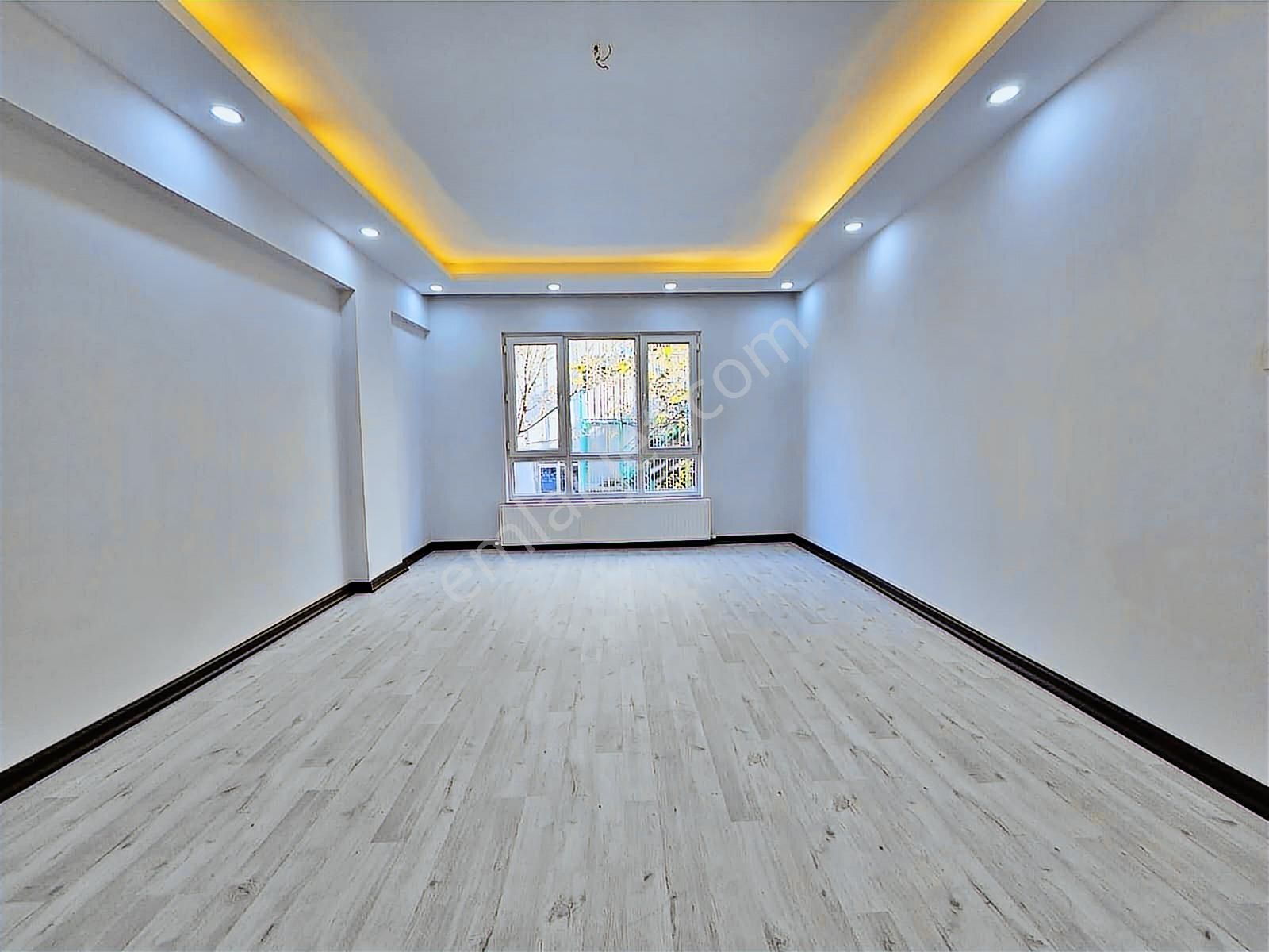 Topçu'da İstasyon Cad. Üzeri 3+1 Ultra Lüks Yapılı Ön Cephe Ev - Görsel 22