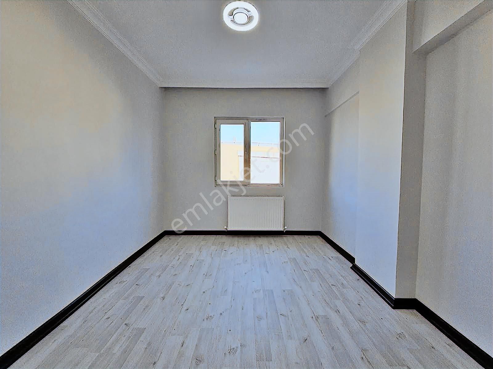 Topçu'da İstasyon Cad. Üzeri 3+1 Ultra Lüks Yapılı Ön Cephe Ev - Görsel 17