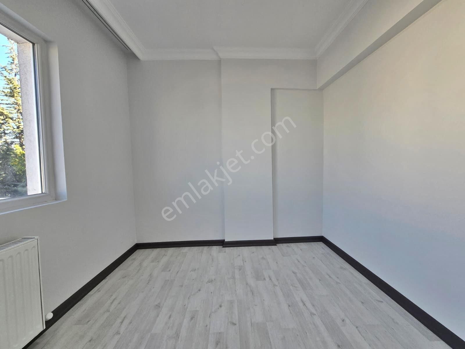 Topçu'da İstasyon Cad. Üzeri 3+1 Ultra Lüks Yapılı Ön Cephe Ev - Görsel 32