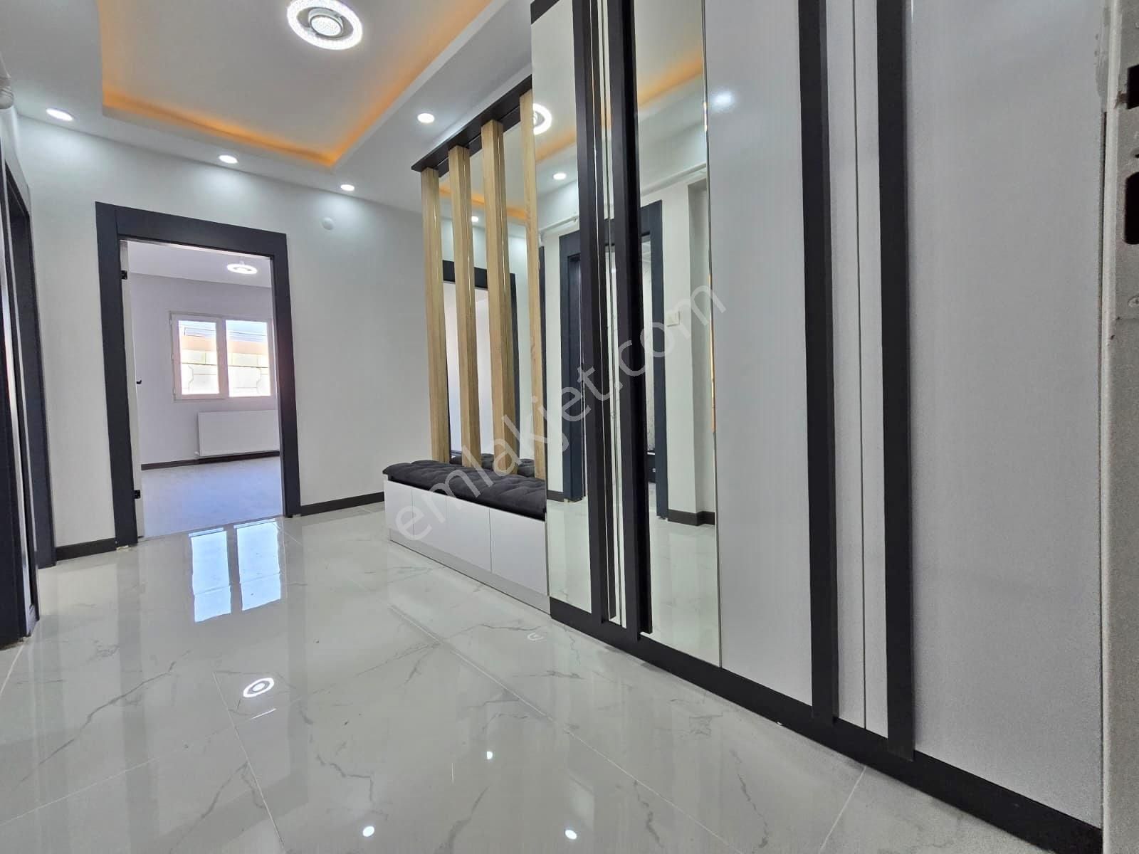 Topçu'da İstasyon Cad. Üzeri 3+1 Ultra Lüks Yapılı Ön Cephe Ev - Görsel 13