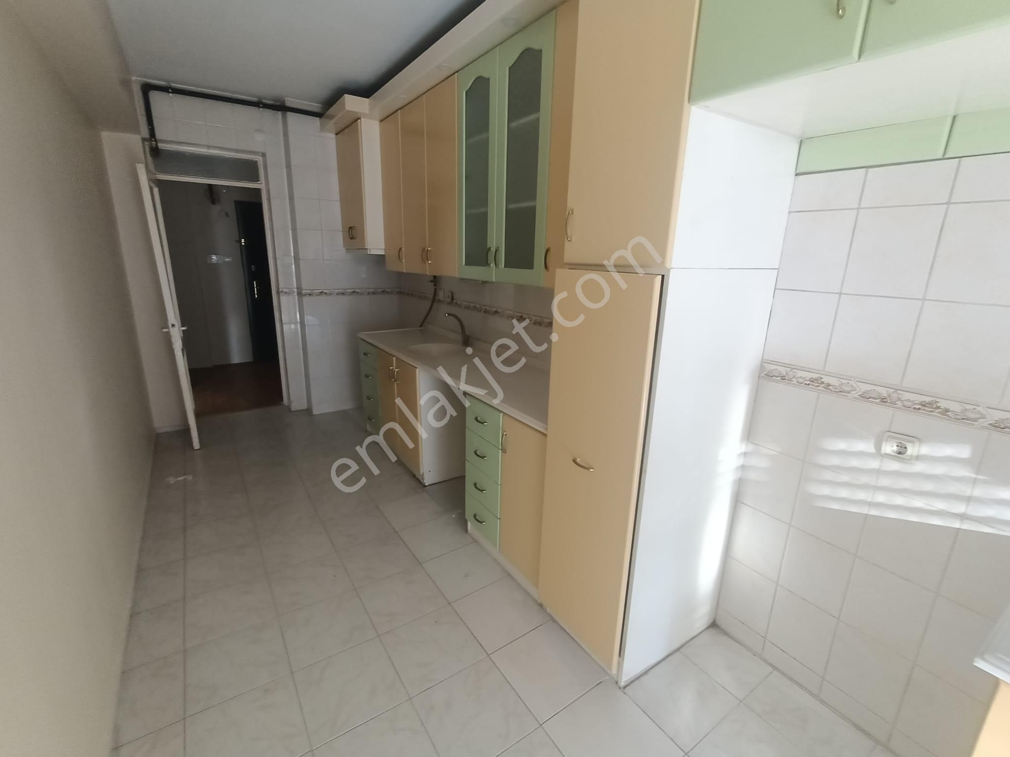 Karşıyaka Çarşı Yakını Geniş 3+1 Doğalgazlı Kiralık Daire - Görsel 5