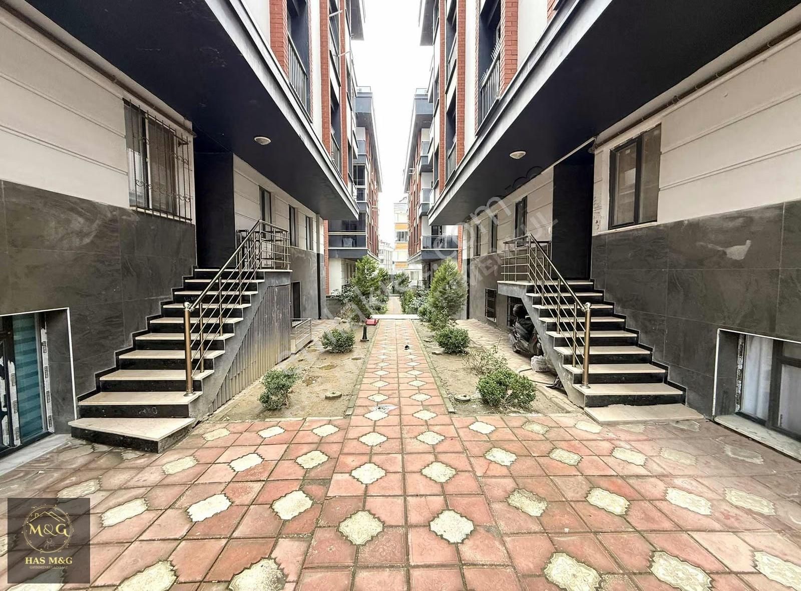 Butik Site İçinde Geniş Balkonlu Kombili Ankastreli 2+1 Daire