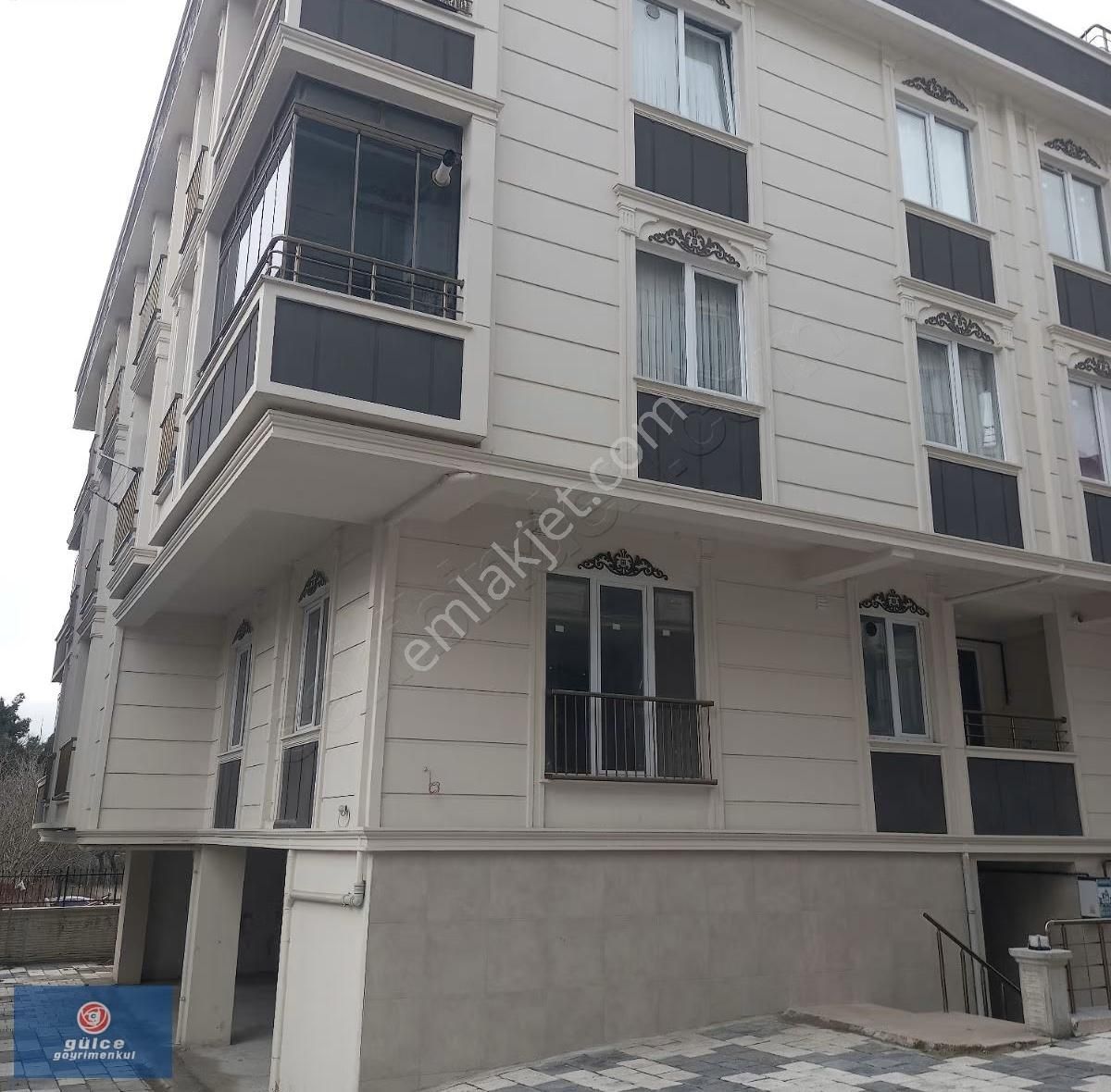 Arnavutköy Bolluca Mavigöl Mah.satılık 2+1site İcerisinde Daire