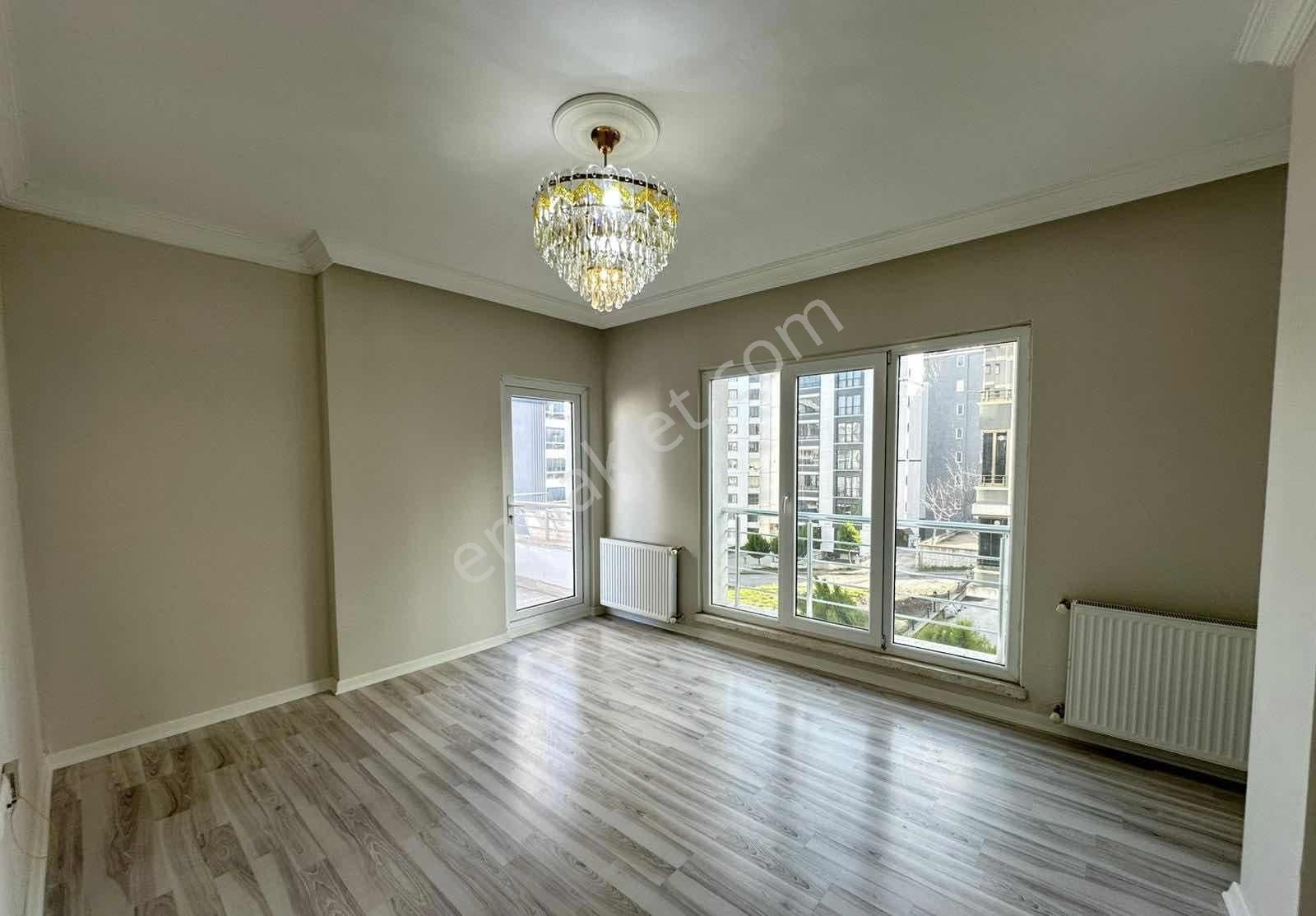 Esradan Salon Mutfak Ayrı Satılık 2+1 Fırsat Daire