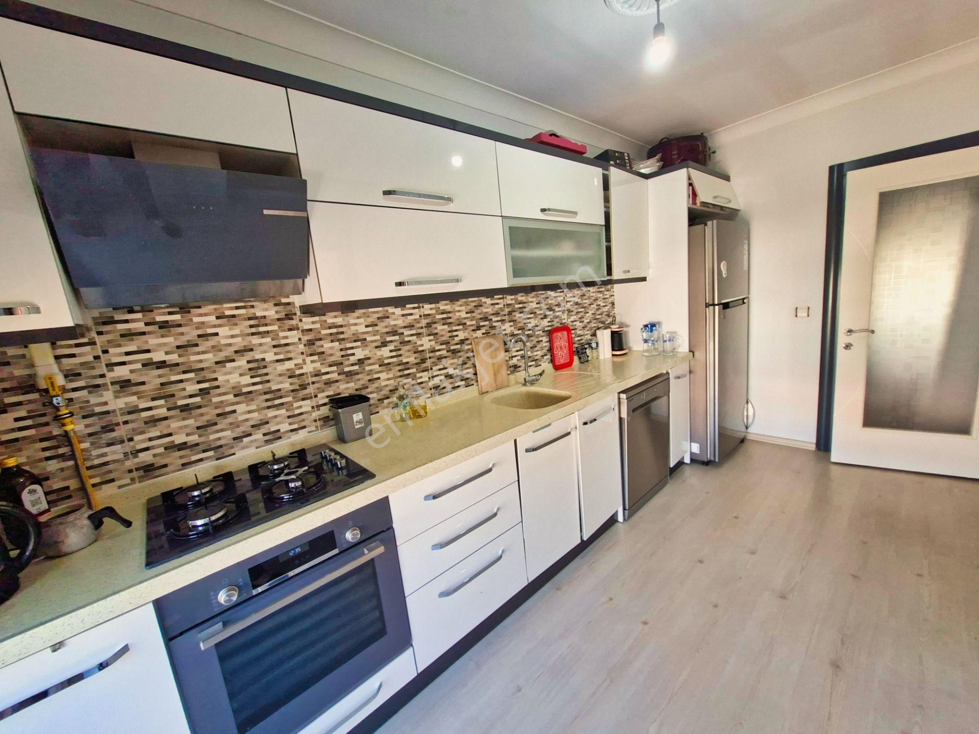 🔴🔴 Aktif^ten Akçay'da Cam Balkonlu, Köşe Konumlu Kapalı Mutfaklı 5 Yaşında Modern 2+1 Daire - Görsel 11