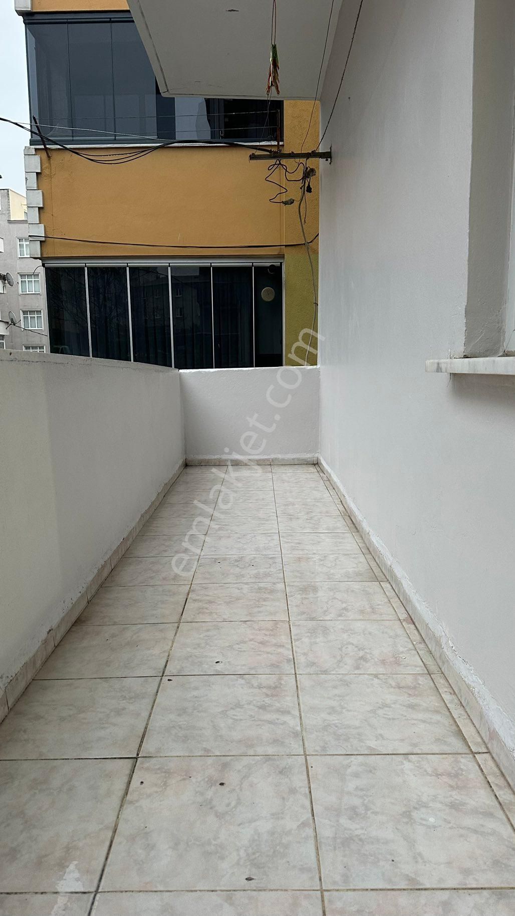 Metroya Yürüme Mesafesi Ara Kat Boyalı Daire - Görsel 24