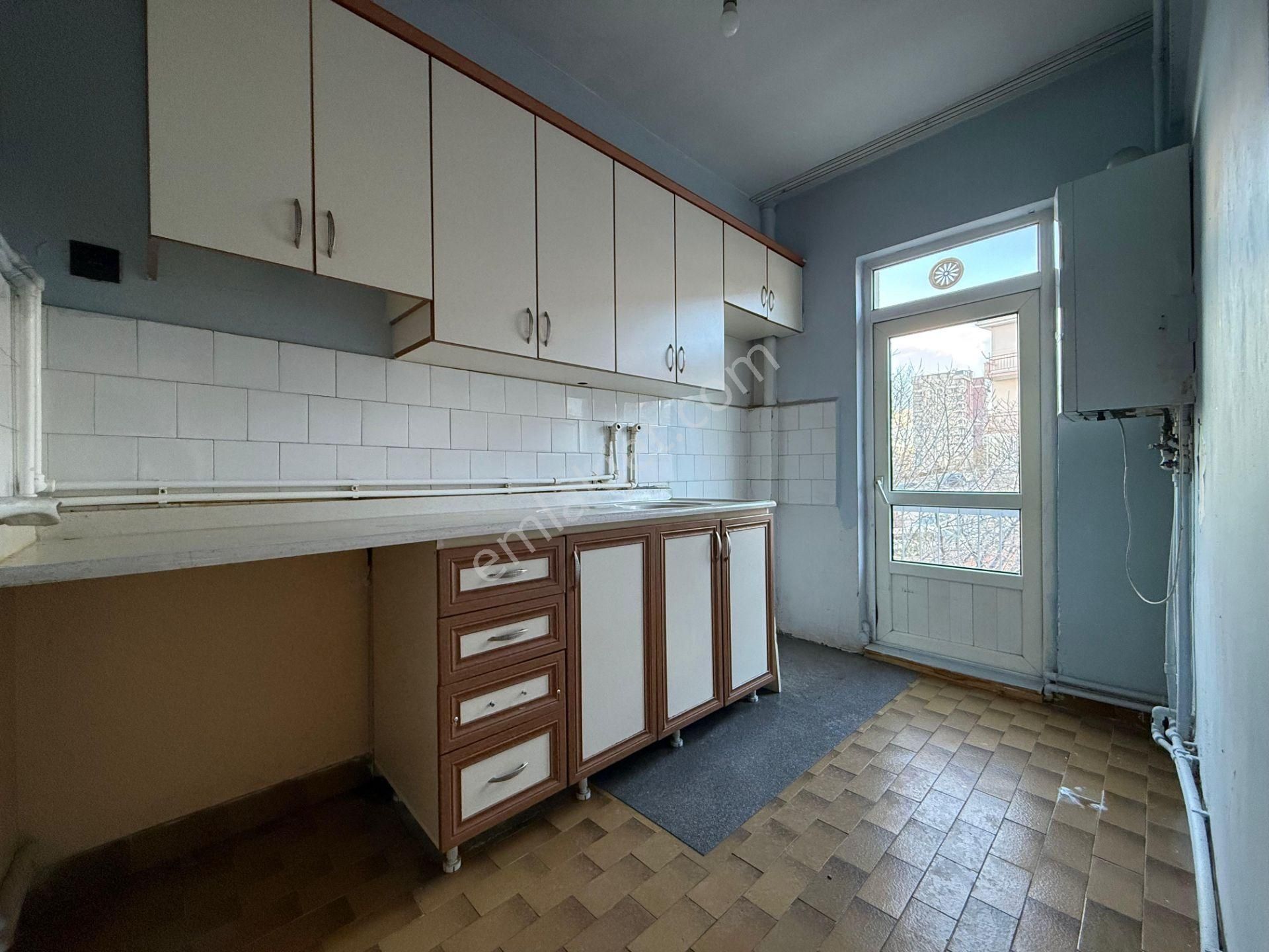 Atış Caddesi Yakını Katta Yapılı 3+1 - Görsel 11