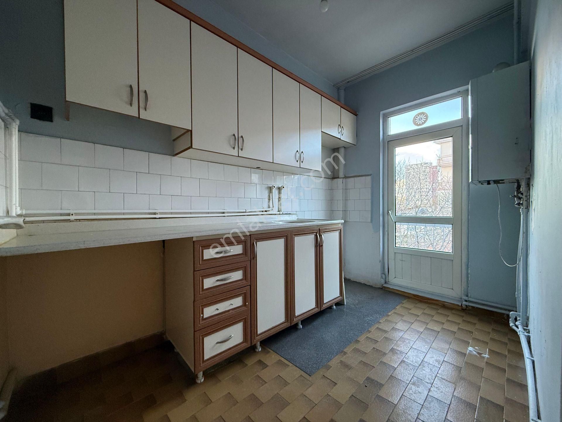 Atış Caddesi Yakını Katta Yapılı 3+1 - Görsel 12