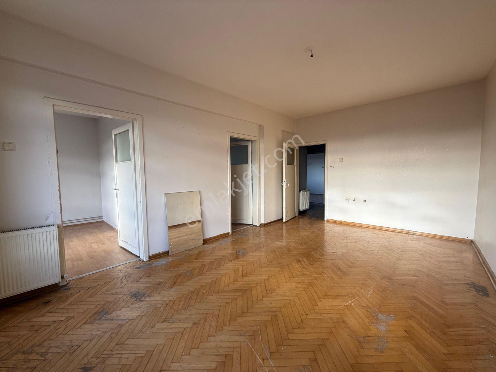 Atış Caddesi Yakını Katta Yapılı 3+1 - Görsel 2