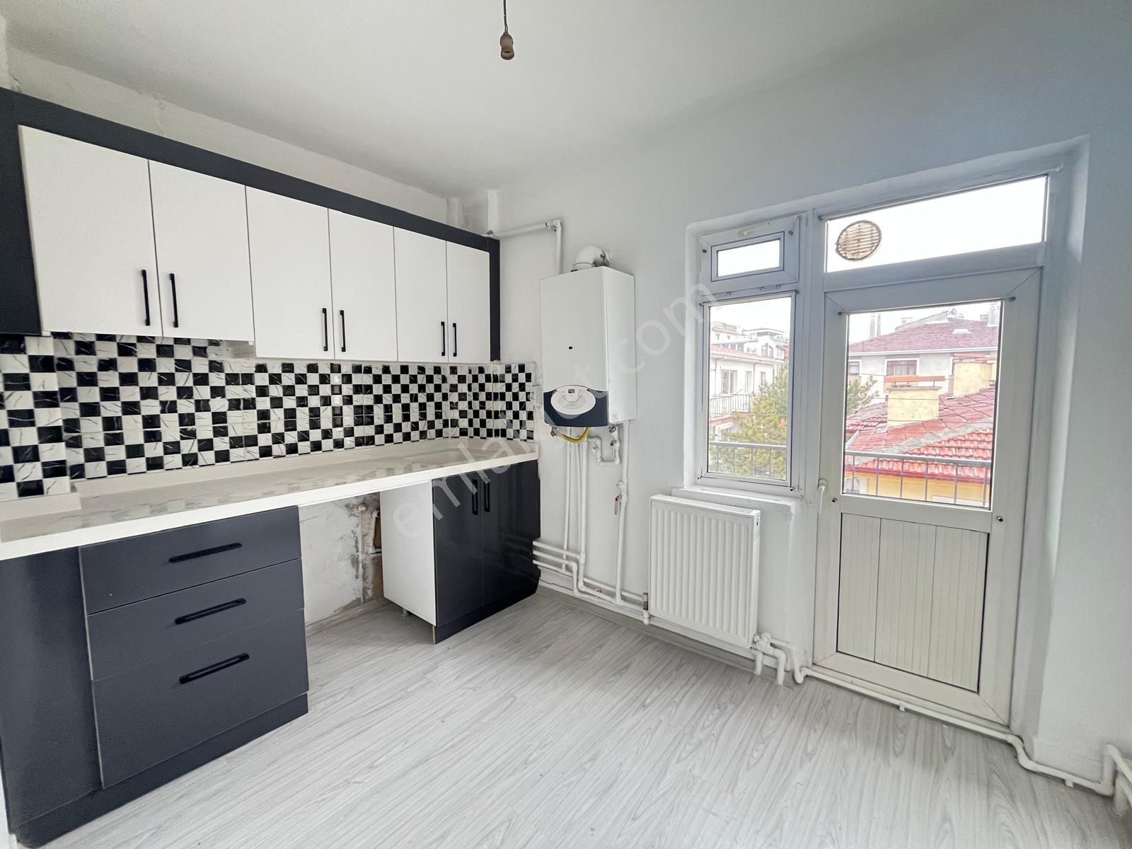 *yine Yeniden Fırsat Daire Koza Emlak'ta Sizi Bekliyor İstasyon Mahalesi Full Yapılı Katta Ön Cephe