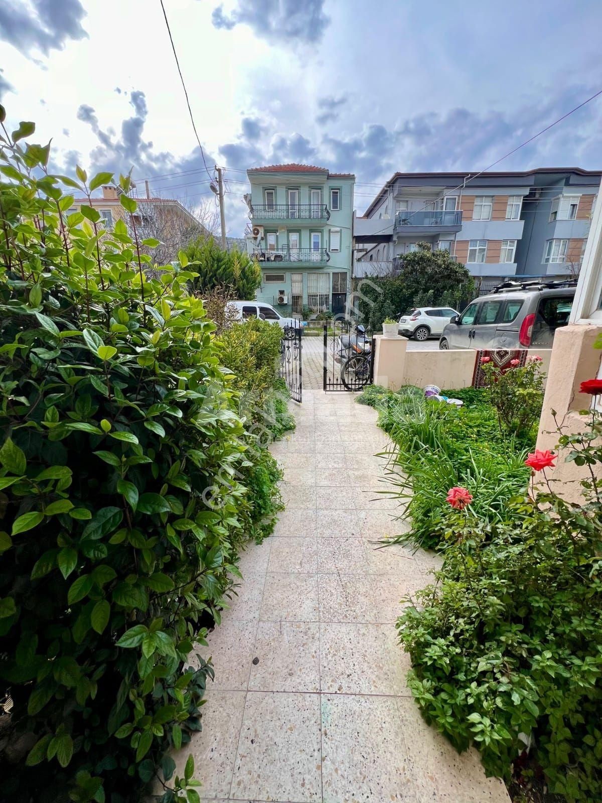 İzmir Çeşme Marina'ya Yakın Satılık 2+1 Daire