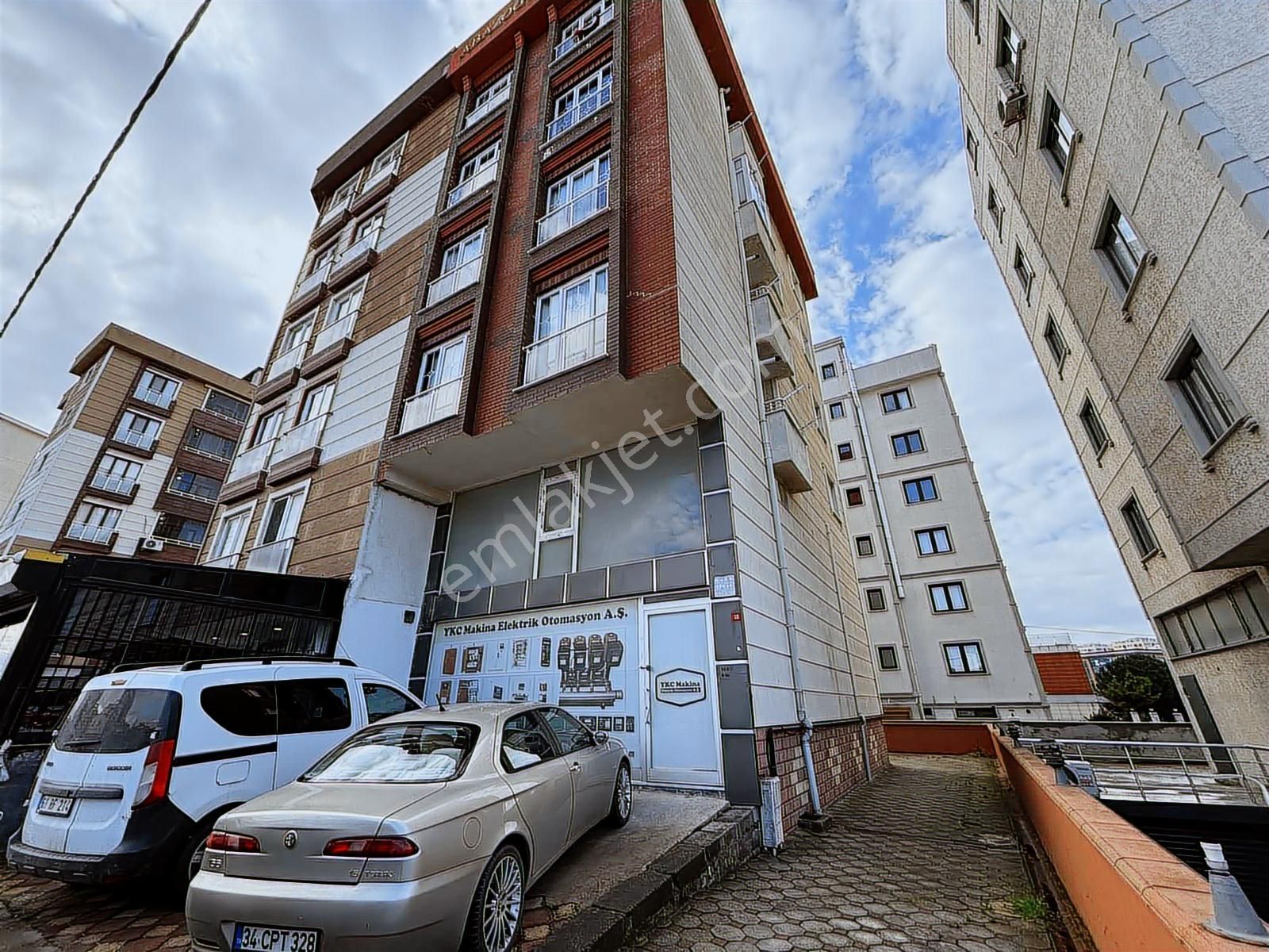 Mak Gayrimenkul'den Belediyenin Yanında 150 M2 Kiralık Dükkan