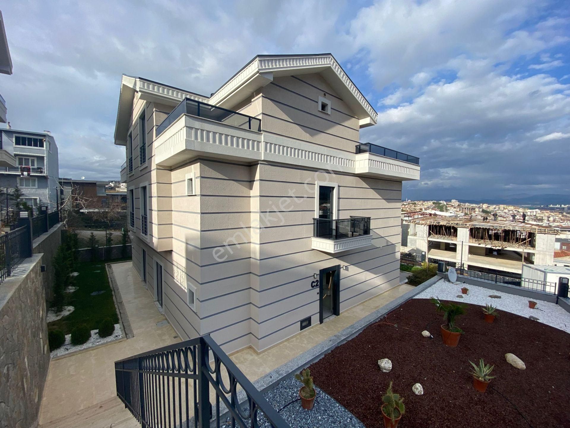 Gümüştepe'de Muhteşem Manzaralı 5+1 Triplex Villa - Görsel 4