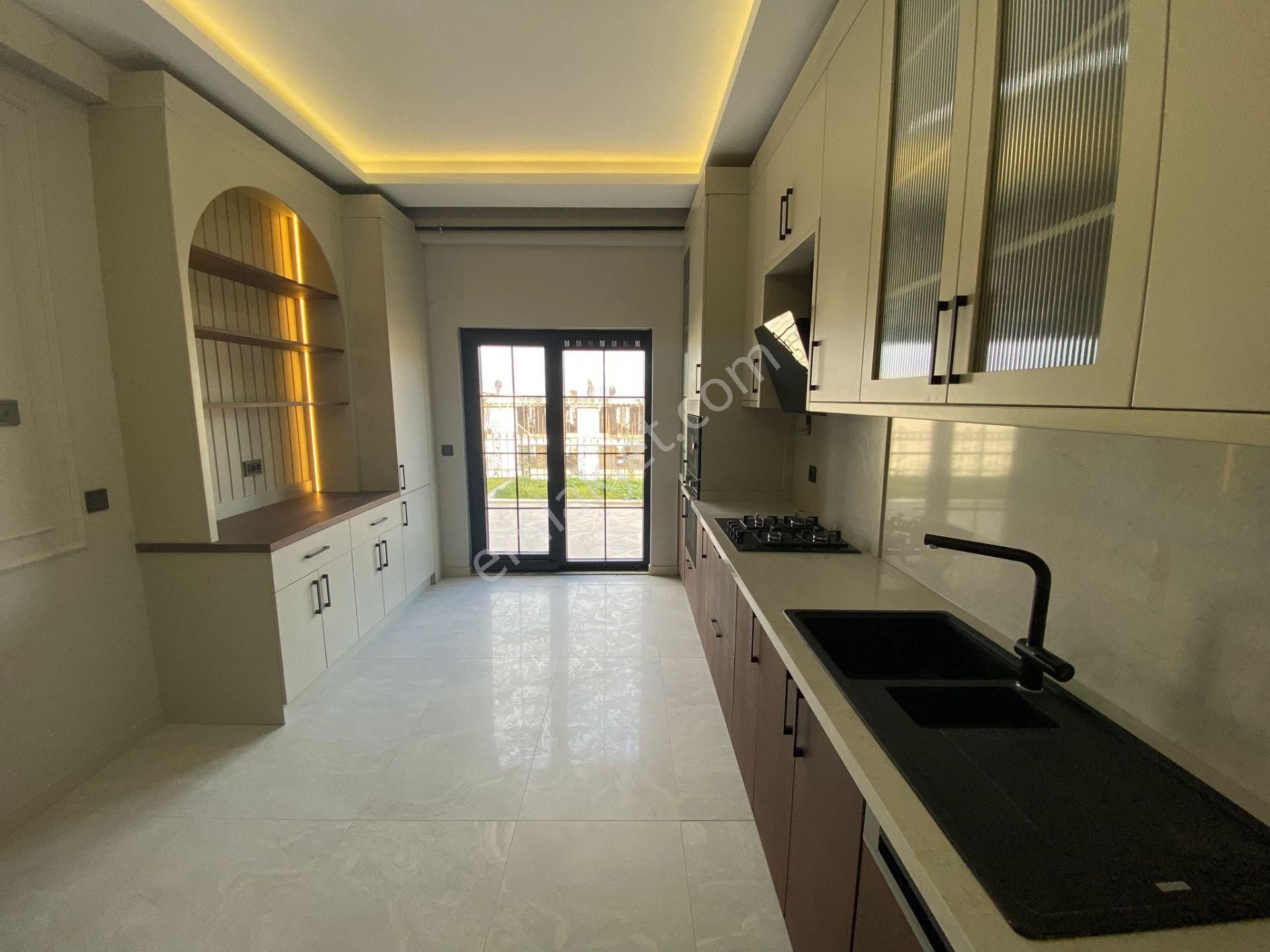 Gümüştepe'de Muhteşem Manzaralı 5+1 Triplex Villa - Görsel 7