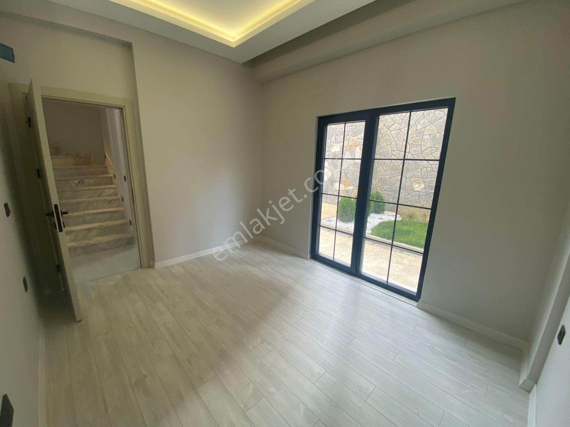 Gümüştepe'de Muhteşem Manzaralı 5+1 Triplex Villa - Görsel 22
