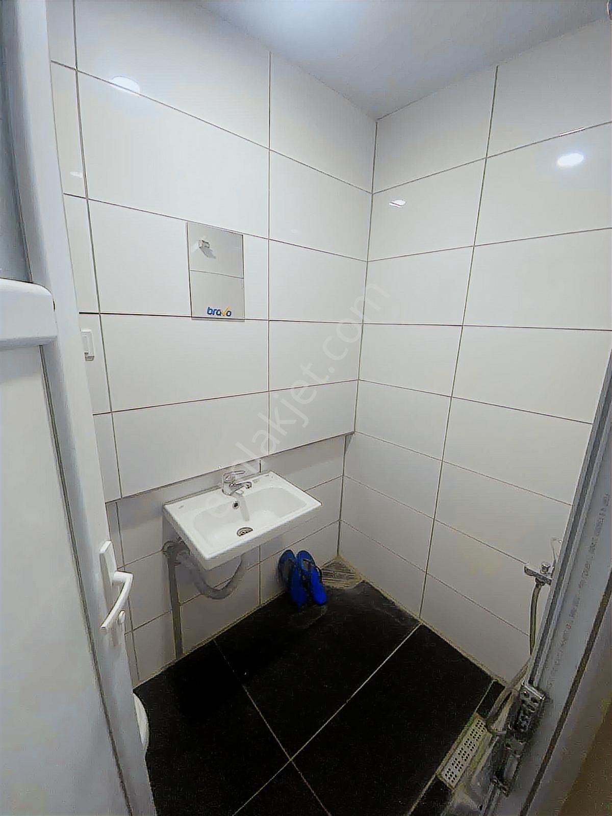 Ahatlıda 2+1 Geniş Balkonlu Ve Eşyalı Kiralık Daire - Görsel 16