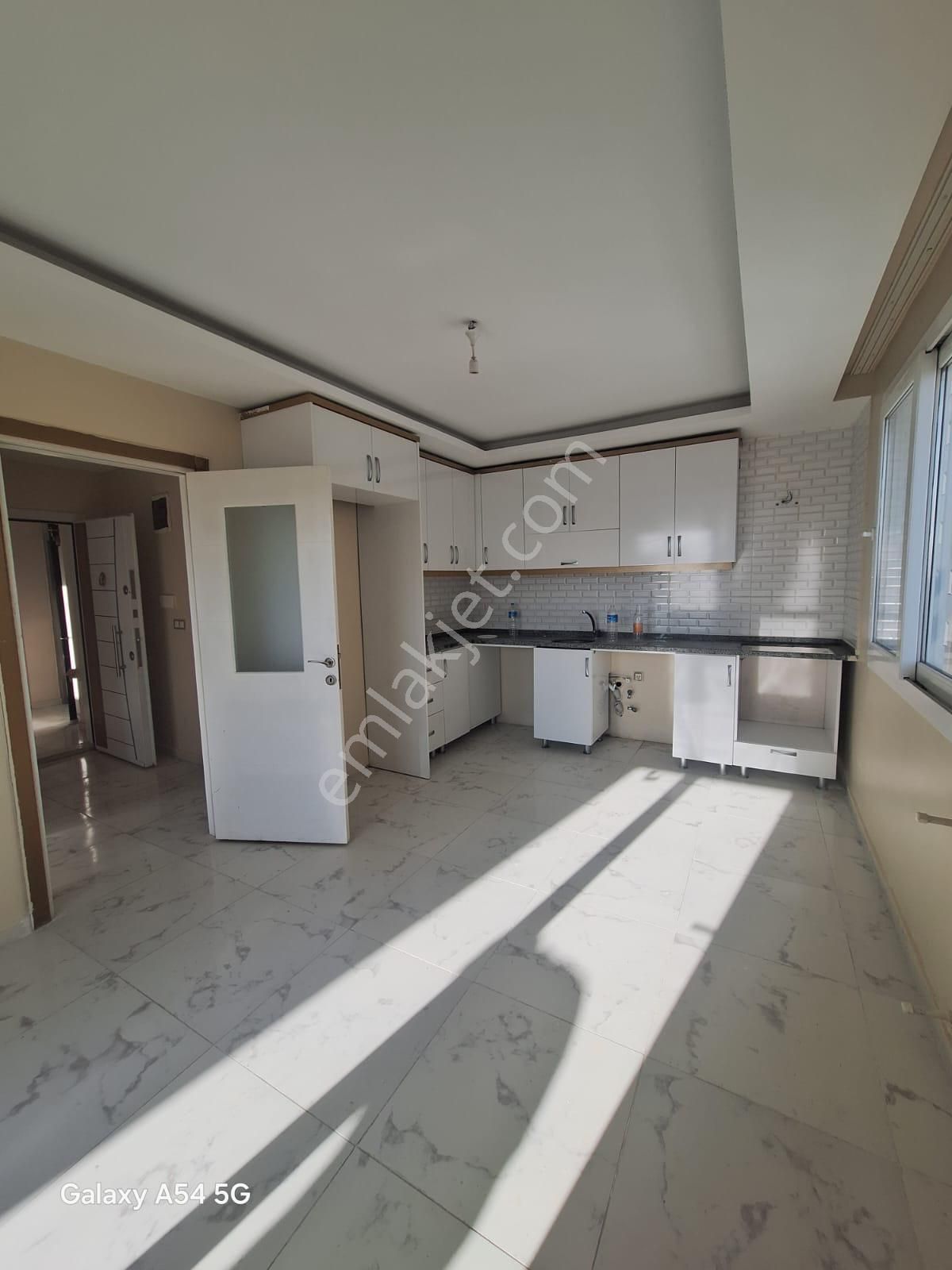 Adana Sarıçamda Çarkıparede 3+1 Açık Mutfak Kiralık Caddye Yakın Fırsat Daire