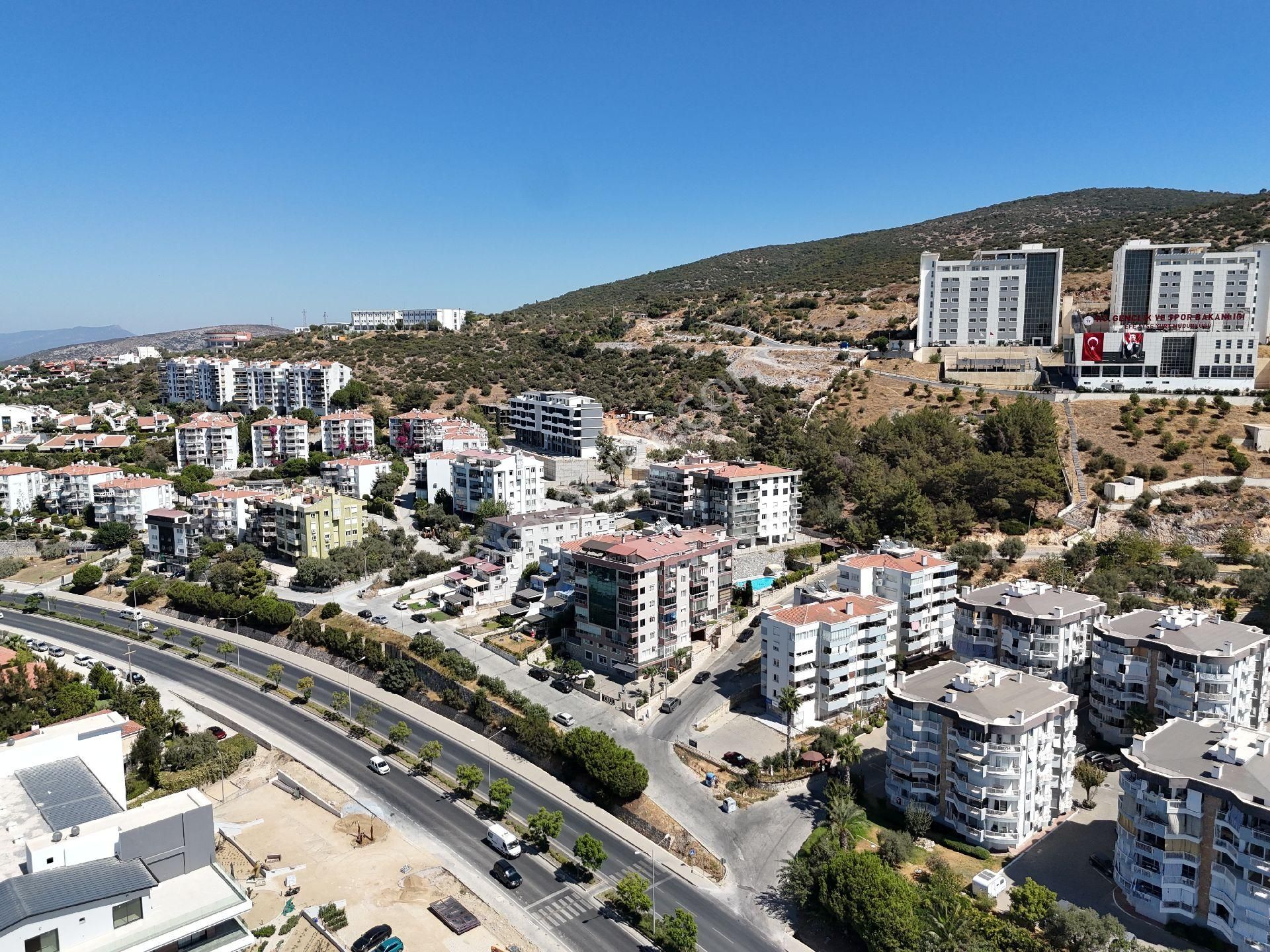 Kuşadası Bayraklıdede Mahallesi'nde 3+1 Satılık Daire Deniz Manzaralı