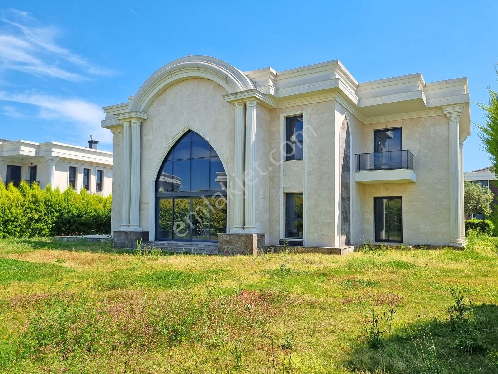 Gökhan Üçgün'den Château D'or Sitesi'nde Sıradışı 1024 M² Konak