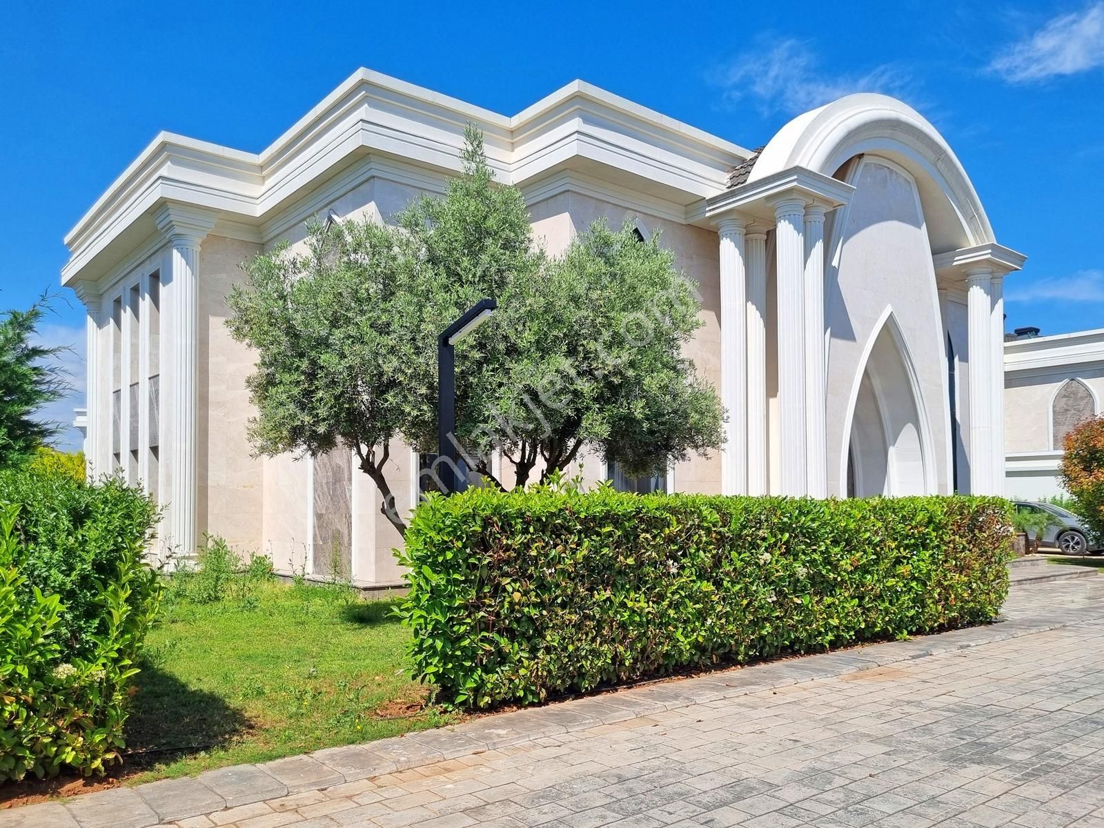 Gökhan Üçgün'den Château D'or Sitesi'nde Sıradışı 1024 M² Konak - Görsel 15