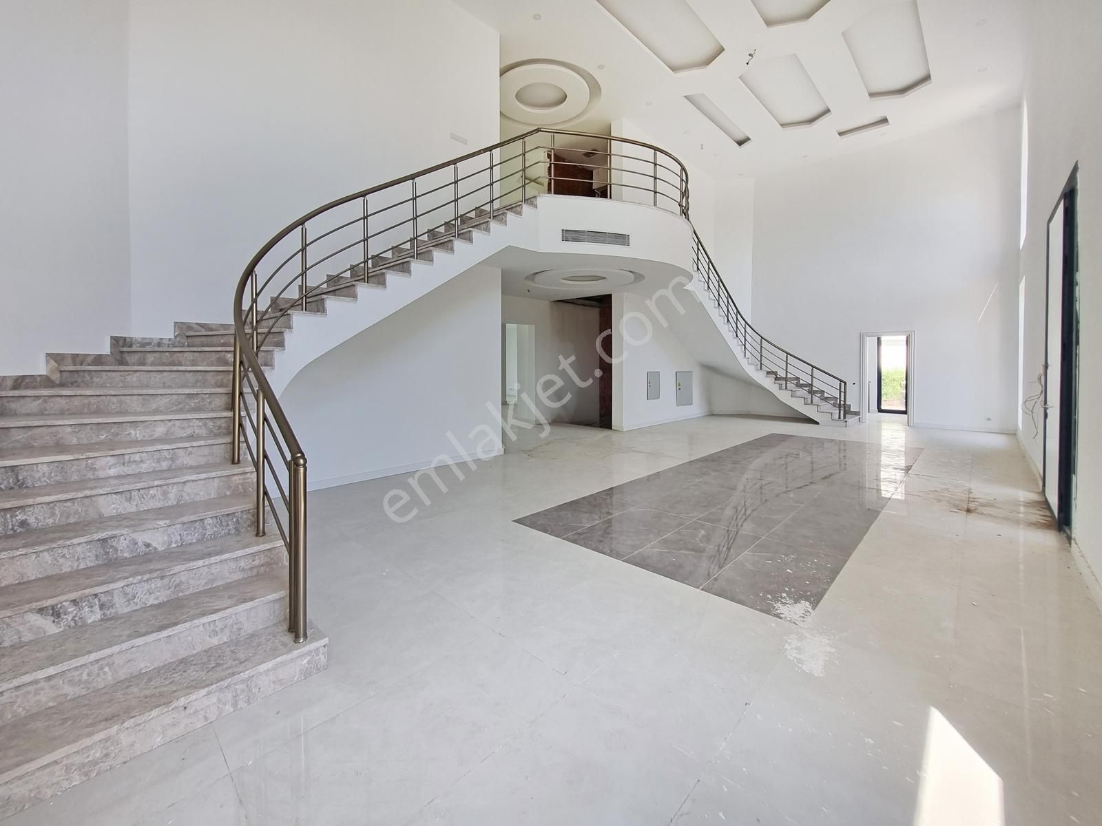 Gökhan Üçgün'den Château D'or Sitesi'nde Sıradışı 1024 M² Konak - Görsel 10