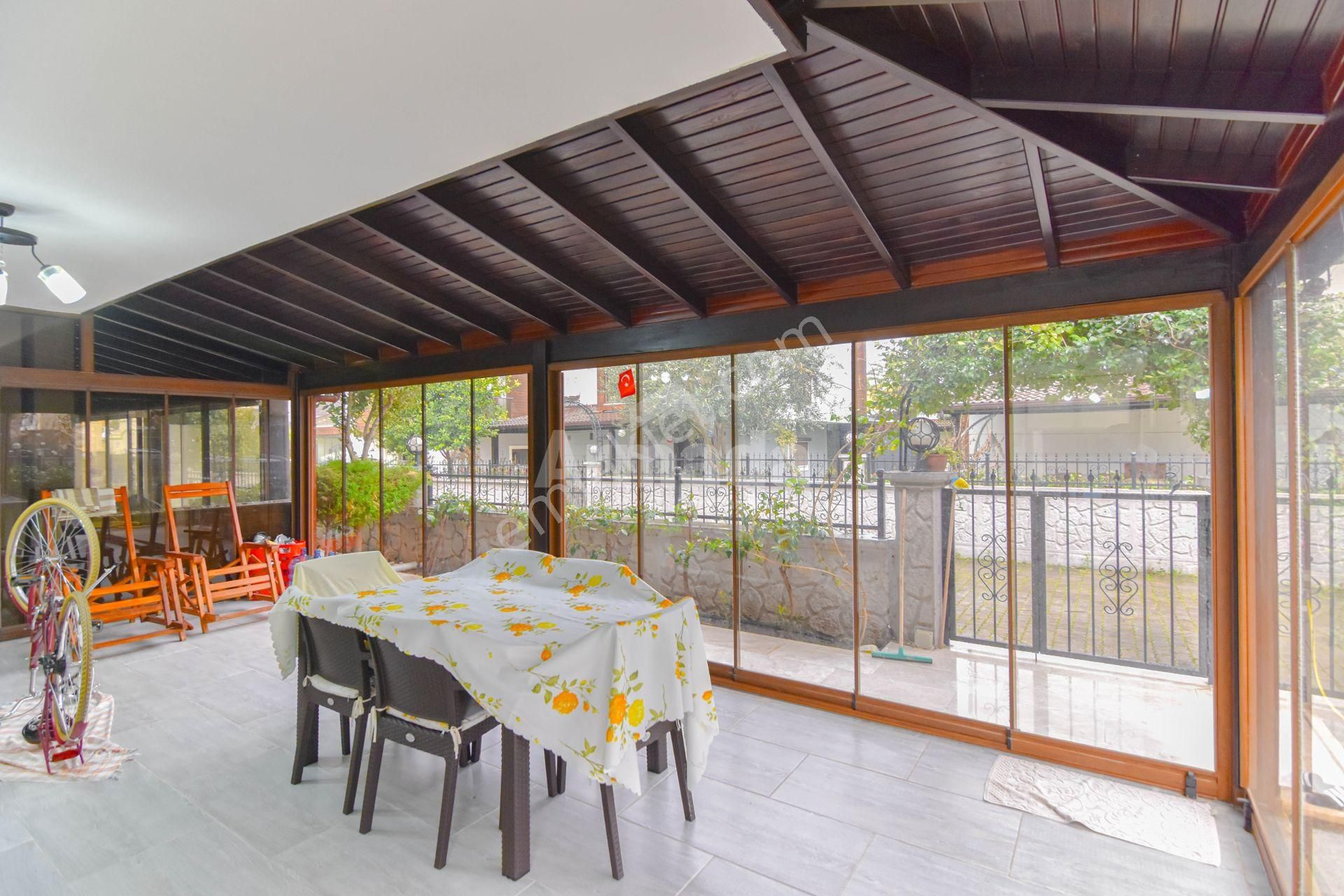 Kuşadası Sahil Siteleri'nde Satılık 4+1 Muhteşem Villa - Görsel 2