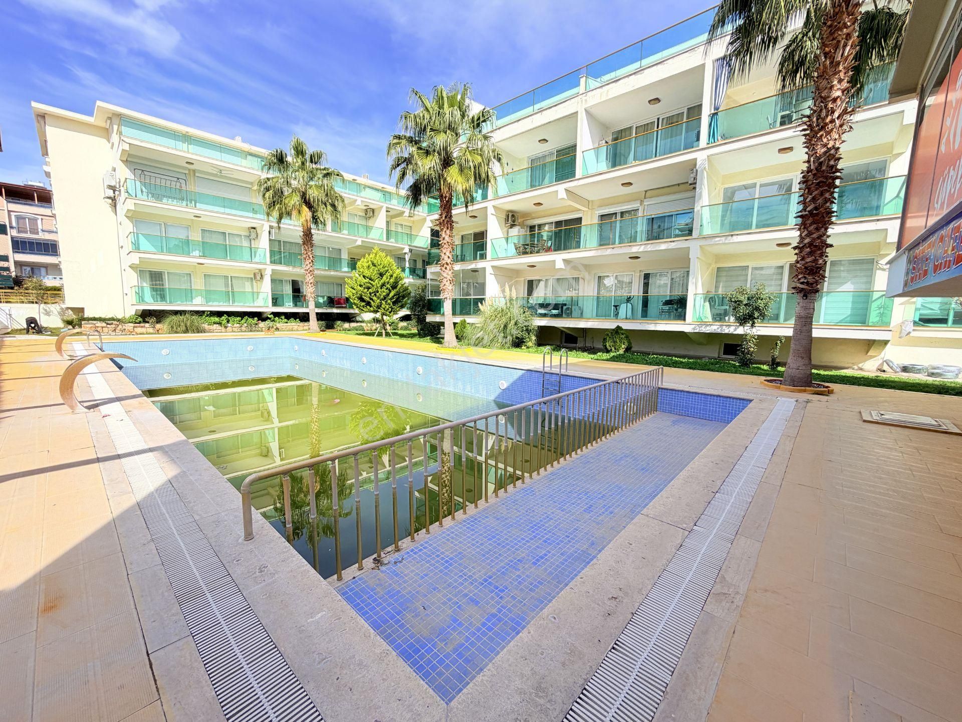 Didim Altınkum'da Denize 800m Havuzlu Sitede 3+1 Dubleks Daire