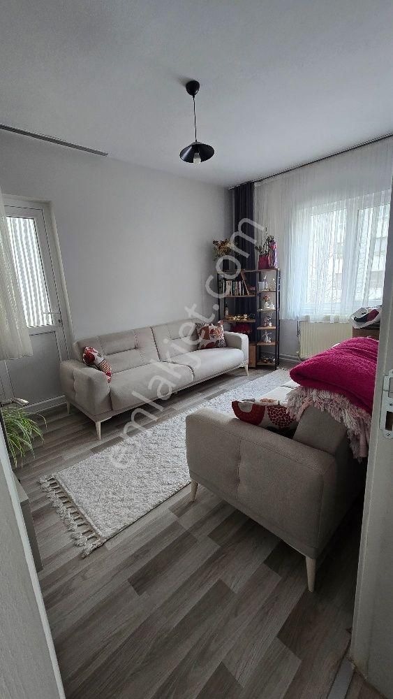 Ortatepe Cd Saimekadın Mh 3+1 .kat Ön Cephe Yapılı Satılık Daire Yıldız Emlak'tan - Görsel 3