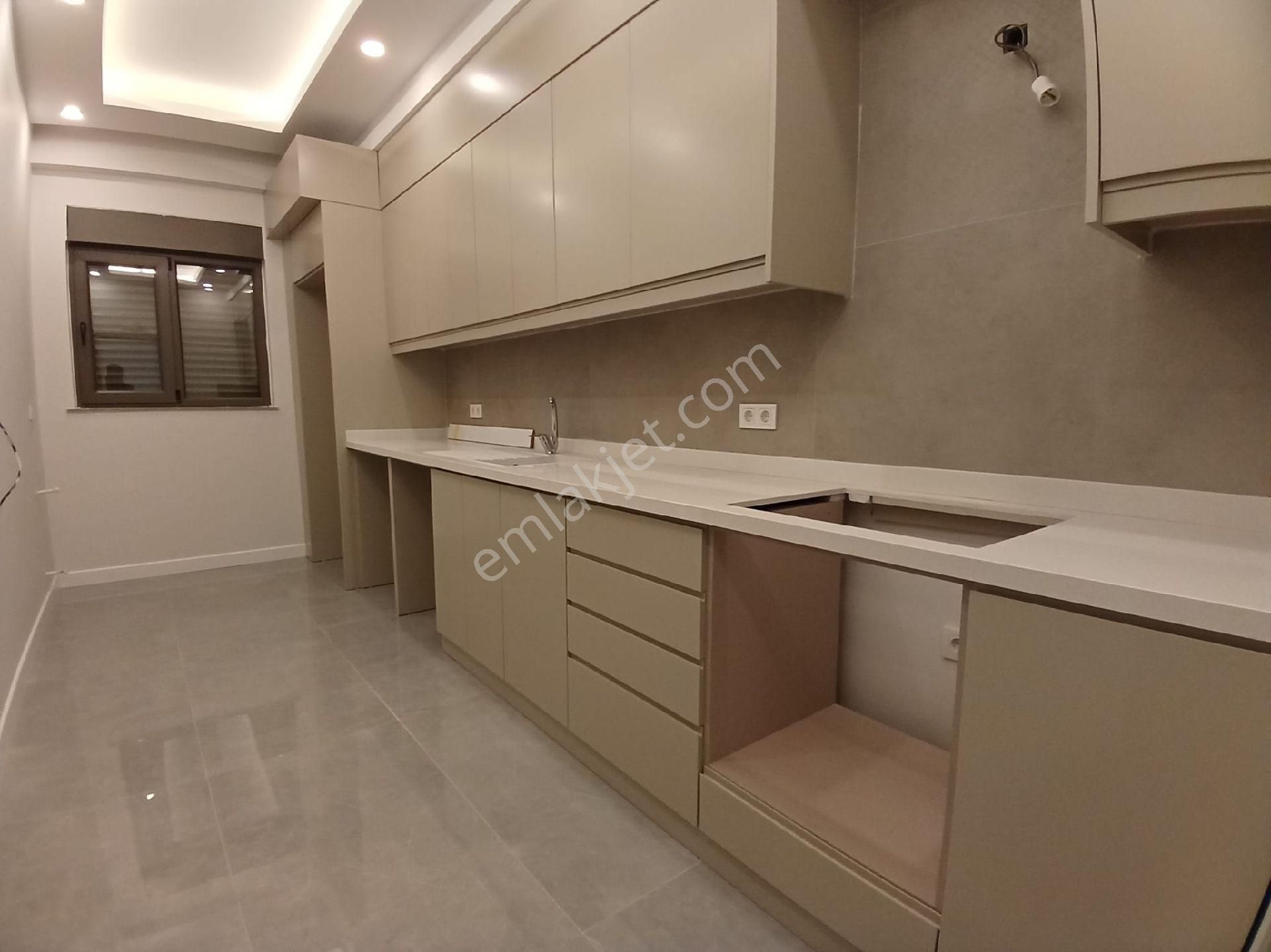 Şelale Mahallesi'nde 2+1 Asansörlü Garajlı Satılık Daire