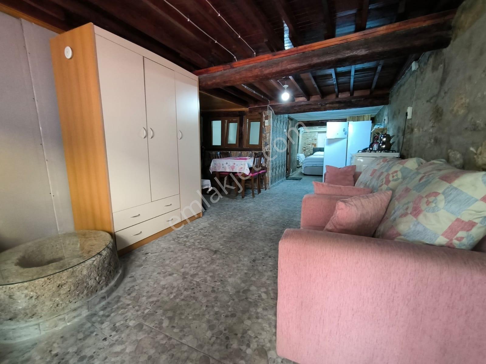 Ayvalık Merkezde Satılık Müstakil Rum Evi - Görsel 2