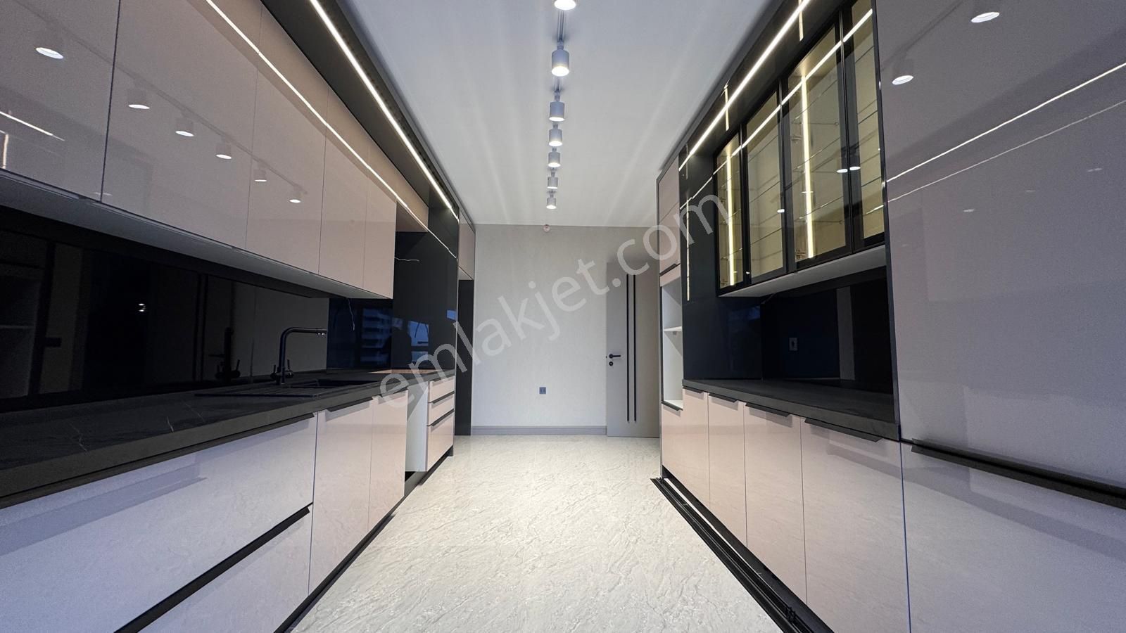 Pursaklar Mehmet Zengin Emlak'tan Kapalı Otoparkı Ultra Lüks Sitede 2.kat 4+1 Daire - Görsel 8