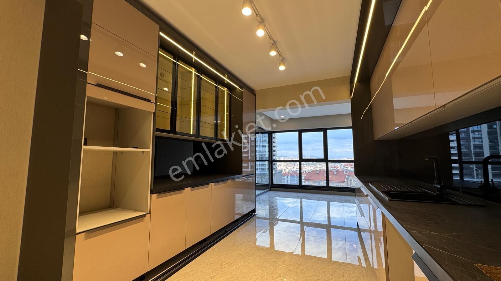 Pursaklar Mehmet Zengin Emlak'tan Kapalı Otoparkı Ultra Lüks Sitede 2.kat 4+1 Daire - Görsel 6