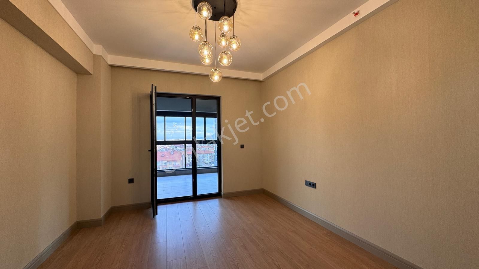 Pursaklar Mehmet Zengin Emlak'tan Kapalı Otoparkı Ultra Lüks Sitede 2.kat 4+1 Daire - Görsel 13