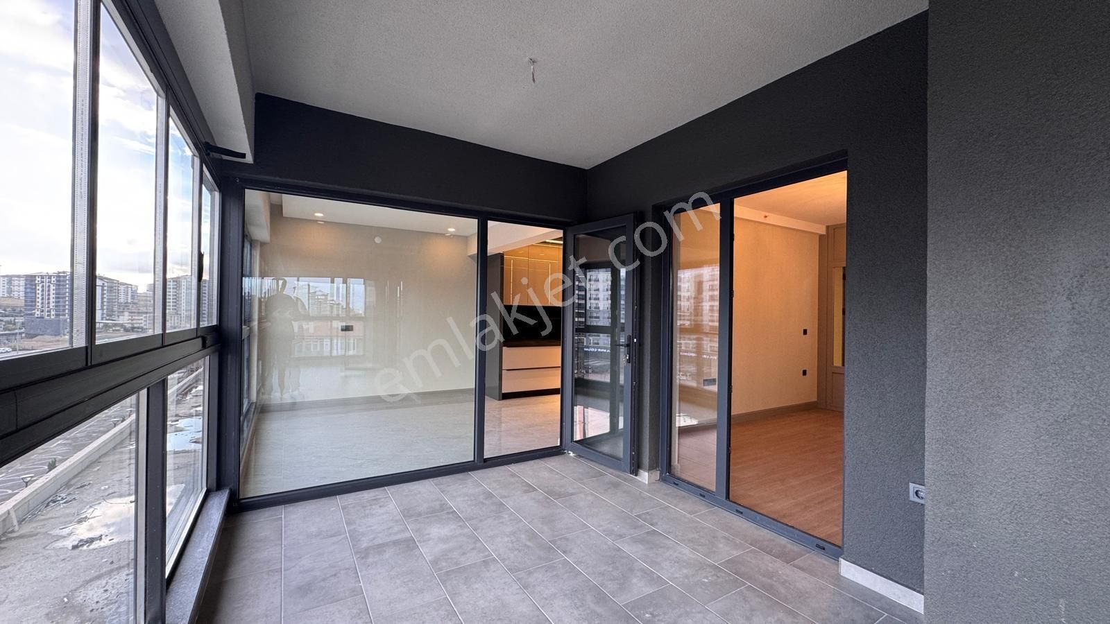 Pursaklar Mehmet Zengin Emlak'tan Kapalı Otoparkı Ultra Lüks Sitede 2.kat 4+1 Daire - Görsel 33