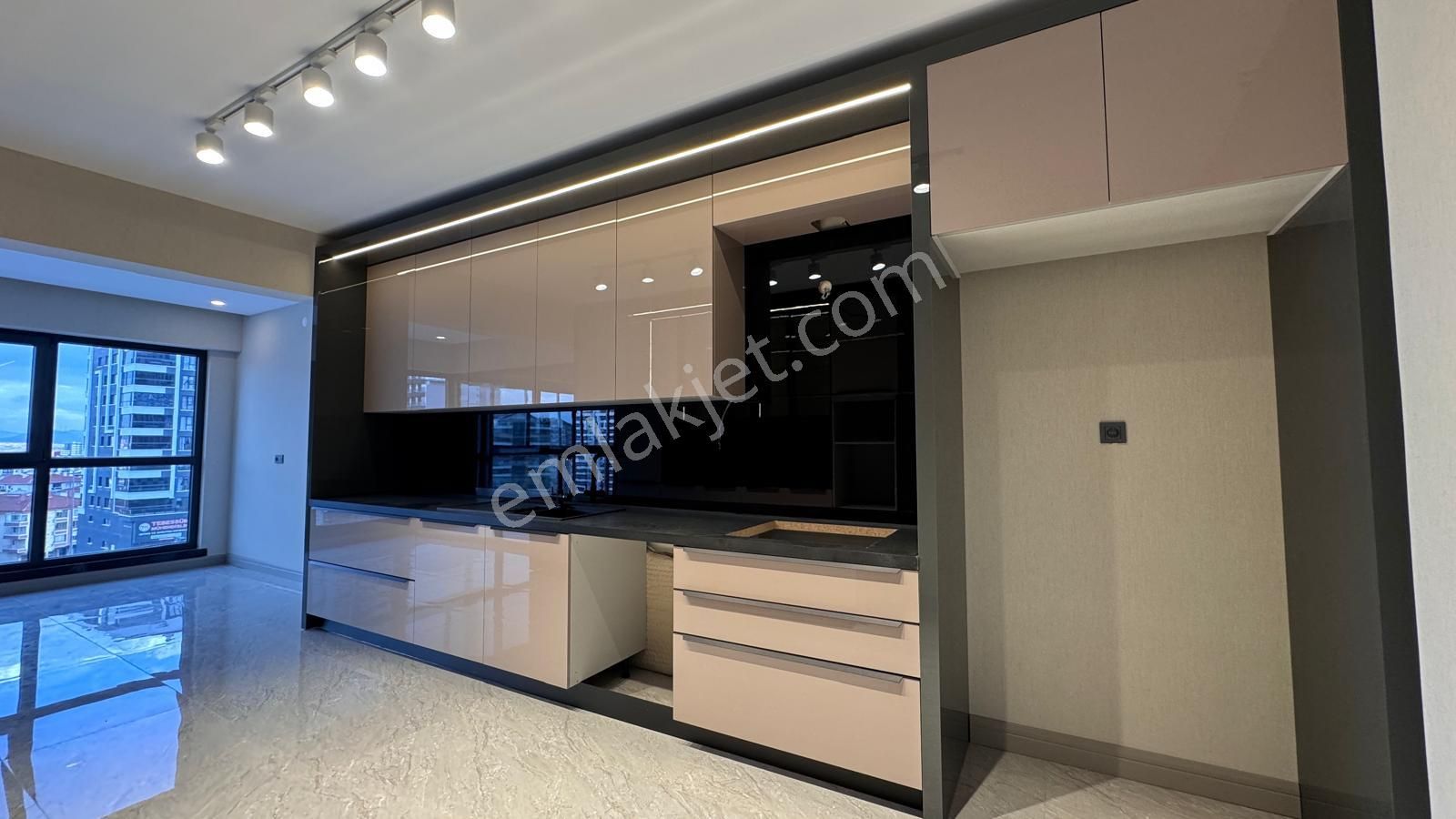 Pursaklar Mehmet Zengin Emlak'tan Kapalı Otoparkı Ultra Lüks Sitede 2.kat 4+1 Daire - Görsel 9