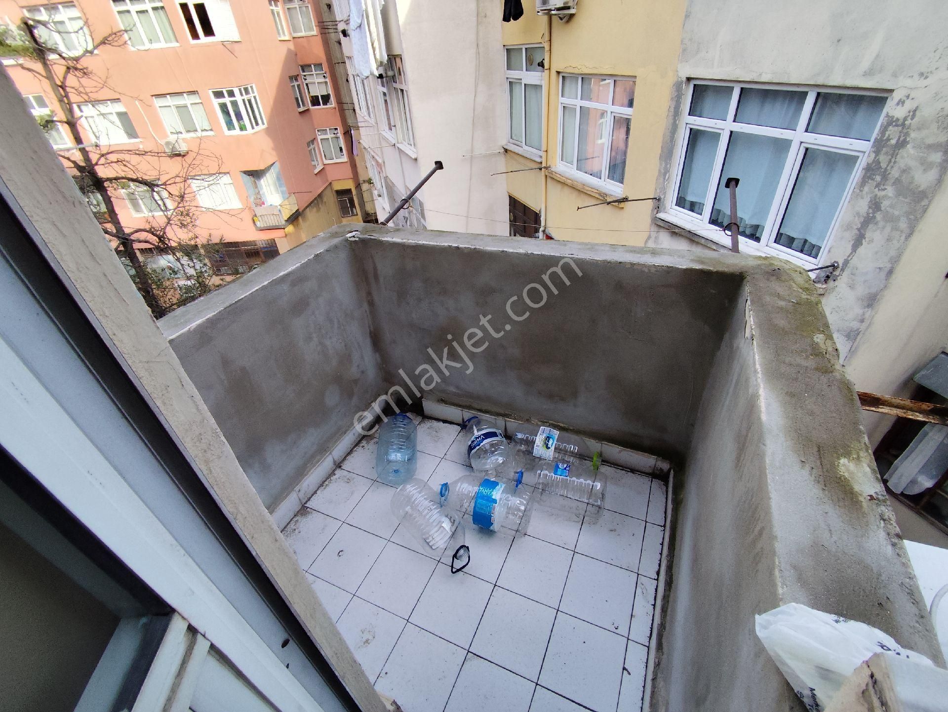 Kocamustafapaşa Abdullah Dede Sok Kat 3 Çift Cephe 1+1 Satılık Daire - Görsel 18